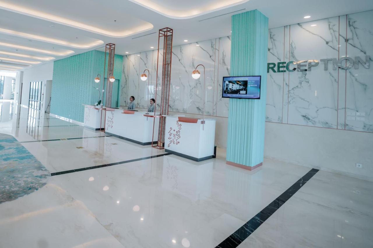 Luwansa Hotel&Convention Center Manado Exterior foto