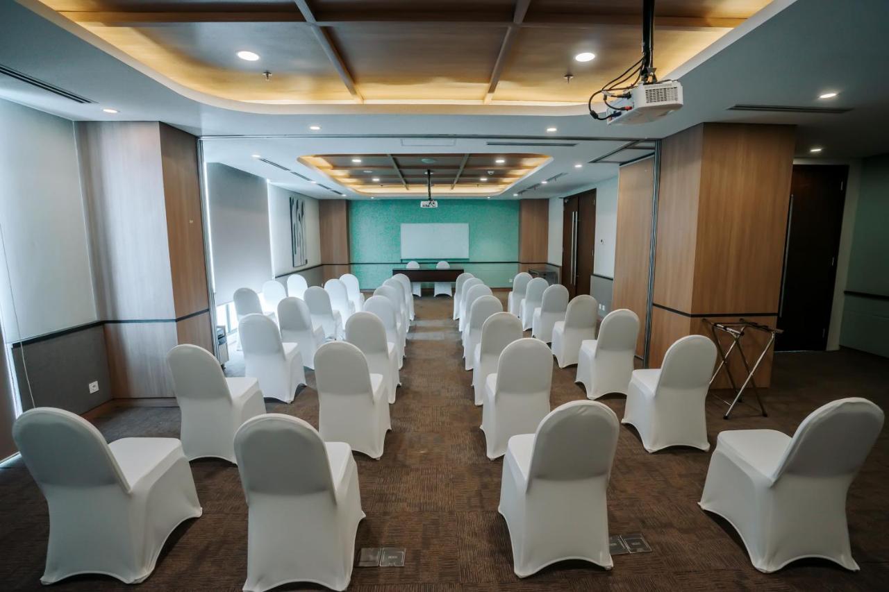 Luwansa Hotel&Convention Center Manado Exterior foto
